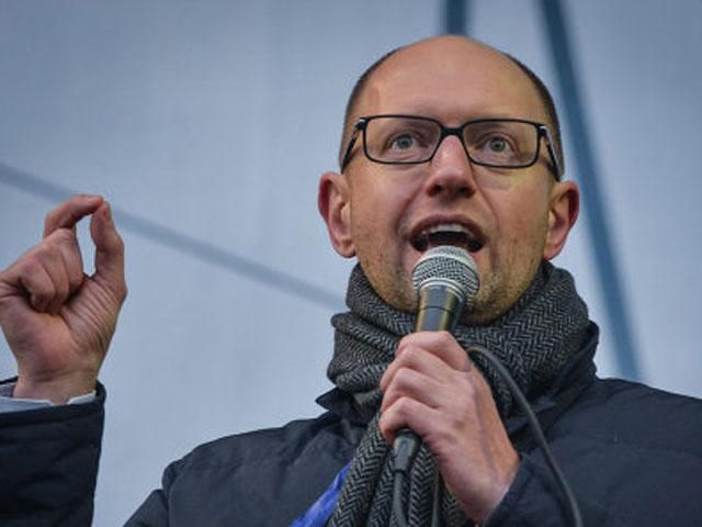 Опозиція у вівторок хоче голосувати за повернення до Конституції 2004-го, — Яценюк Опозиція у вівторок хоче голосувати за повернення до Конституції 2004-го, — Яценюк