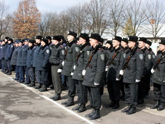 Власти стягивают резервы внутренних войск в столицу, - Чумак