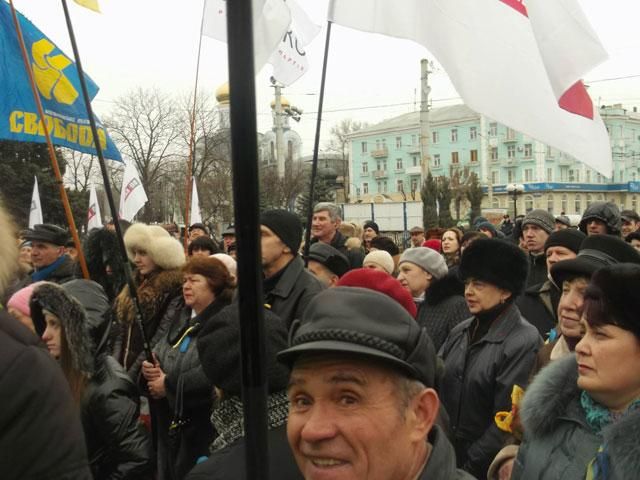 В Луганске на Вече собралось около 800 человек (Фото)