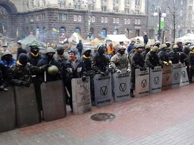 КМДА досі в оточенні майданівців КМДА досі в оточенні майданівців