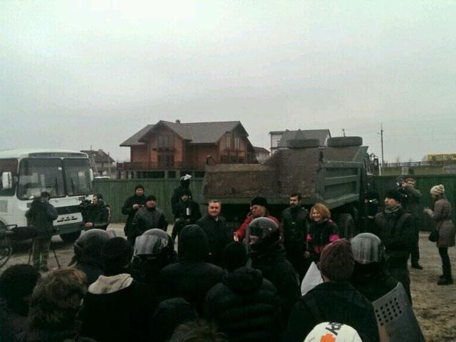 Автомайдан прорвался к Пшонке через несколько кордонов милиции (Фото)