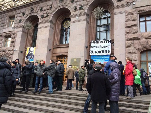 В КГГА неизвестные в масках избили милиционеров - МВД В КГГА неизвестные в масках избили милиционеров - МВД