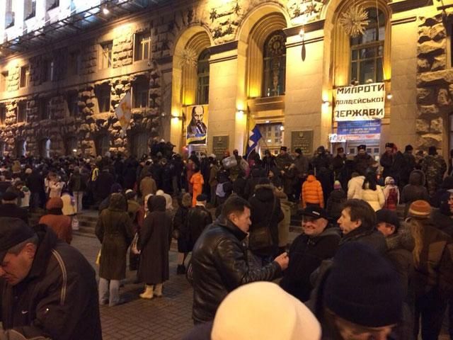 Вночі намагалися захопити КМДА (Відео) Вночі намагалися захопити КМДА (Відео)