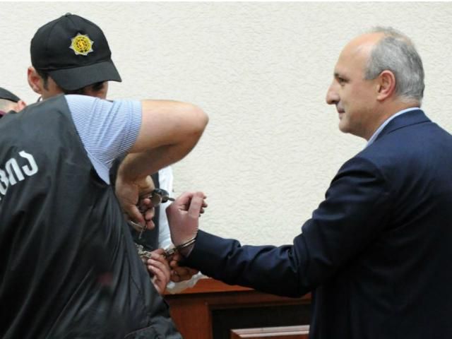 Екс-прем'єра Грузії посадили на 5 років Екс-прем'єра Грузії посадили на 5 років