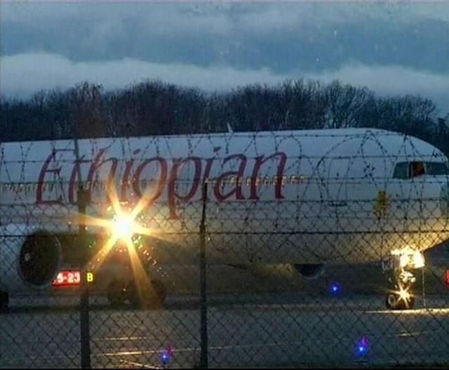Эфиопский пилот угнал самолет, чтобы получить убежище в Европе Эфиопский пилот угнал самолет, чтобы получить убежище в Европе