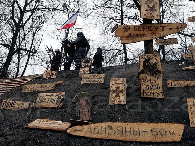 "Беркут" пропускает журналистов и людей в гражданском к Раде и Кабмину