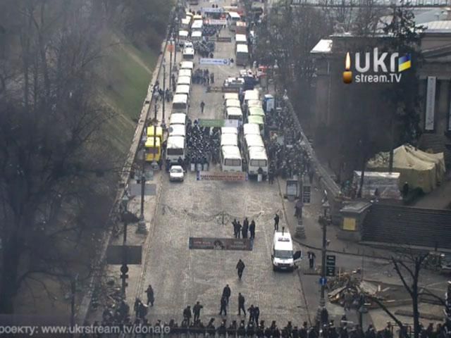 Силовики перекрили Грушевського і не пропускають в урядовий квартал Силовики перекрили Грушевського і не пропускають в урядовий квартал