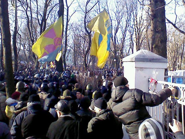 Активісти прорвали оборону міліції на Грушевського