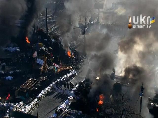 На Грушевского зажгли шины (Фото) На Грушевского зажгли шины (Фото)