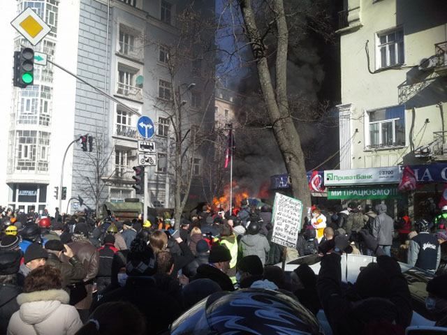 Две женщины ранены резиновыми пулями Две женщины ранены резиновыми пулями