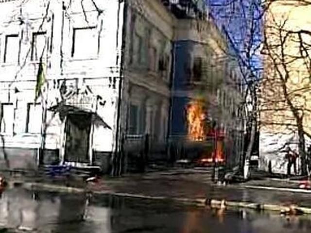 "Беркут" оттесняет активистов от офиса Партии регионов "Беркут" оттесняет активистов от офиса Партии регионов