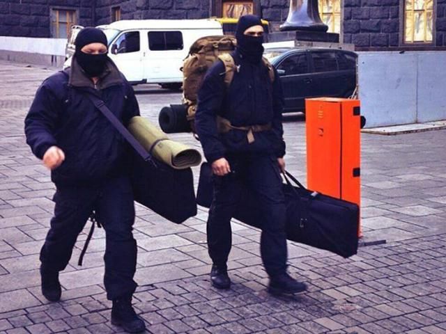 На Садову піднялося близько 200 силовиків На Садову піднялося близько 200 силовиків