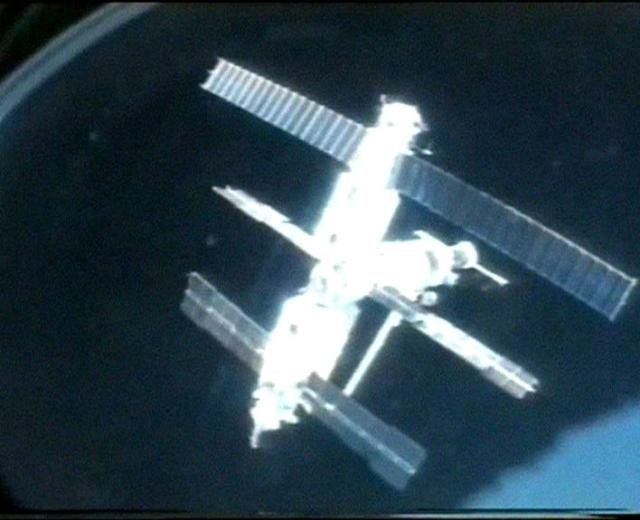  19 лютого на орбіту виведено космічну станцію "Мир"