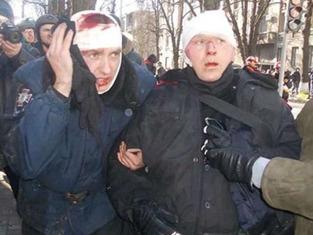 У міліції кажуть, що захоплені активістами солдати у Жовтневому палаці