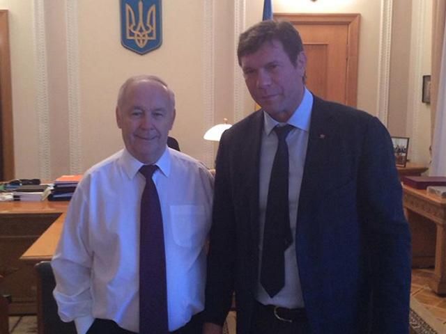 Входи у Раду закривають на металеві засуви Входи у Раду закривають на металеві засуви