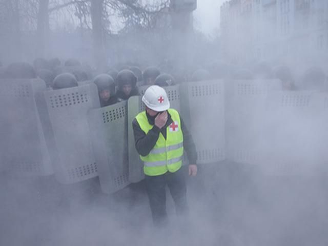 Правоохранители не пропускают врачей к раненым, - медслужба Майдана