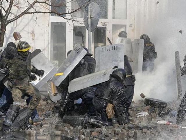 Донецькі регіонали вимагають, щоб влада застосувала силу проти активістів Донецькі регіонали вимагають, щоб влада застосувала силу проти активістів