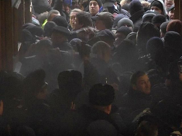 Активисты снова захватили КГГА, - СМИ Активисты снова захватили КГГА, - СМИ