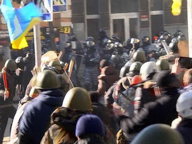 Жертвами столкновений в правительственном квартале стали по меньшей мере 5 человек Жертвами столкновений в правительственном квартале стали по меньшей мере 5 человек