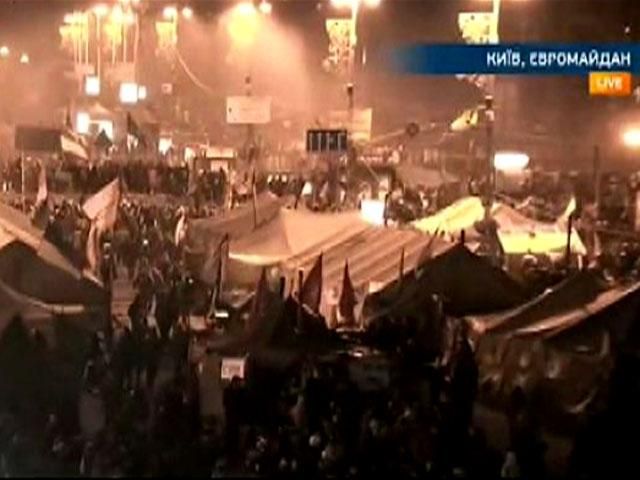 Несмотря на осаду, на Майдан продолжают прибывать люди Несмотря на осаду, на Майдан продолжают прибывать люди