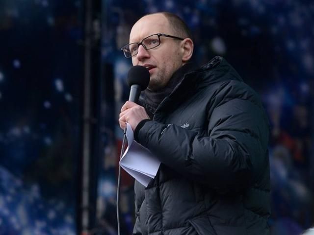 Яценюк закликає Януковича оголосити перемир’я до ранку Яценюк закликає Януковича оголосити перемир’я до ранку