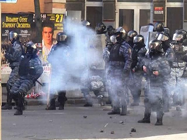 Как мирное шествие в центре Киева переросла в кровавое побоище (Видео) Как мирное шествие в центре Киева переросла в кровавое побоище (Видео)