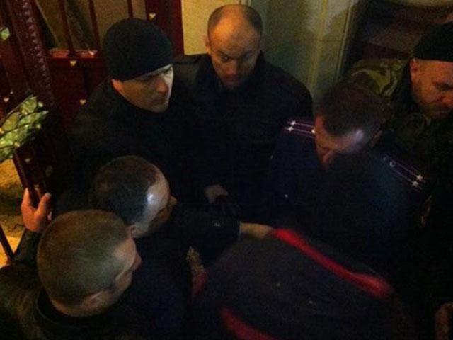 В Івано-Франківську “Беркут” без шоломів вийшов з будівлі МВС