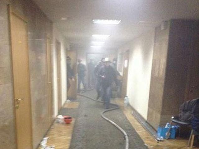 Будинок профспілок горить по 4 поверх, люди готуються вистрибувати з вікон - 19 лютого 2014 - Телеканал новин 24
