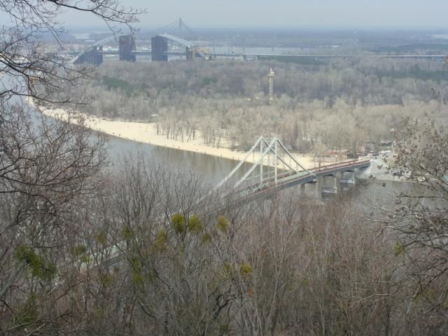 В Києві на Трухановомі острові знайшли труп, — блогер (Фото) В Києві на Трухановомі острові знайшли труп, — блогер (Фото)