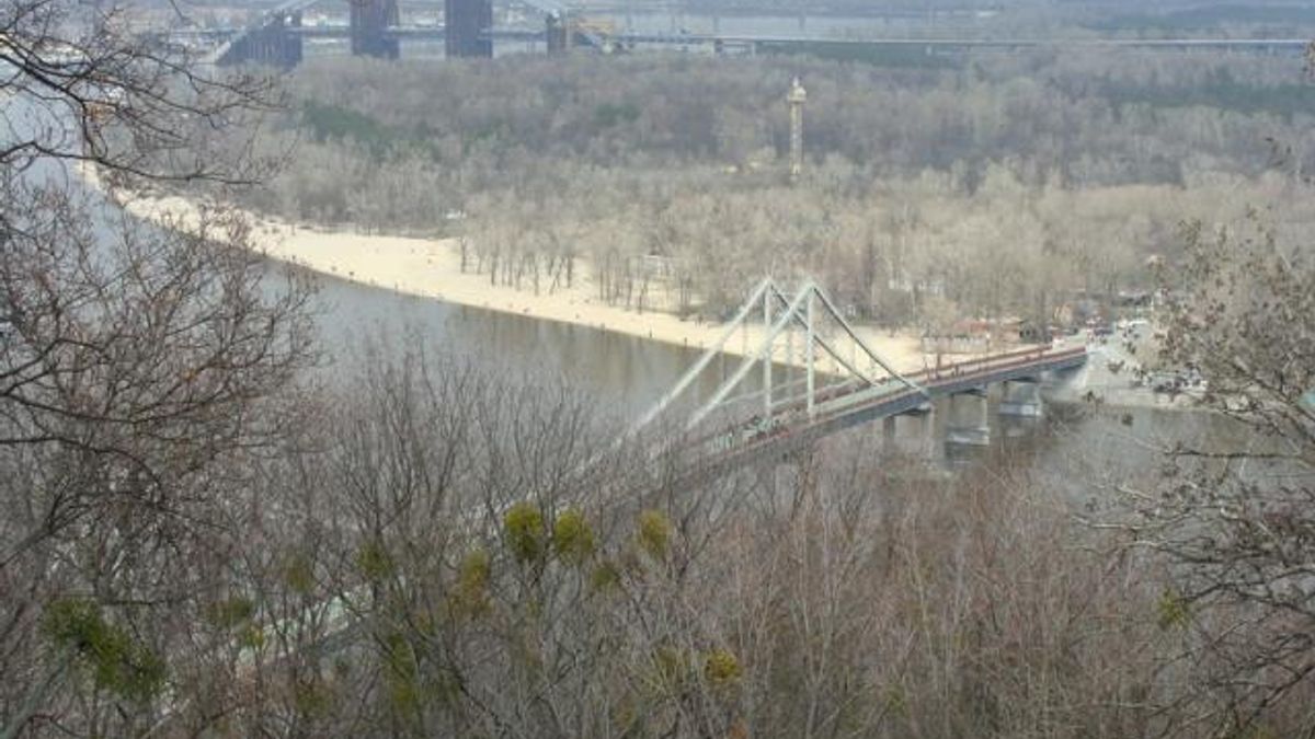 В Києві на Трухановомі острові знайшли труп, — блогер (Фото) В Києві на Трухановомі острові знайшли труп, — блогер (Фото)