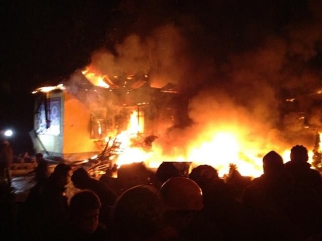 У Львові у військовій частині захопили арсенал зі зброєю У Львові у військовій частині захопили арсенал зі зброєю