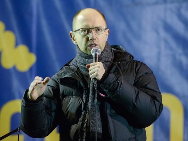 Янукович не готовий відводити війська, — Яценюк Янукович не готовий відводити війська, — Яценюк