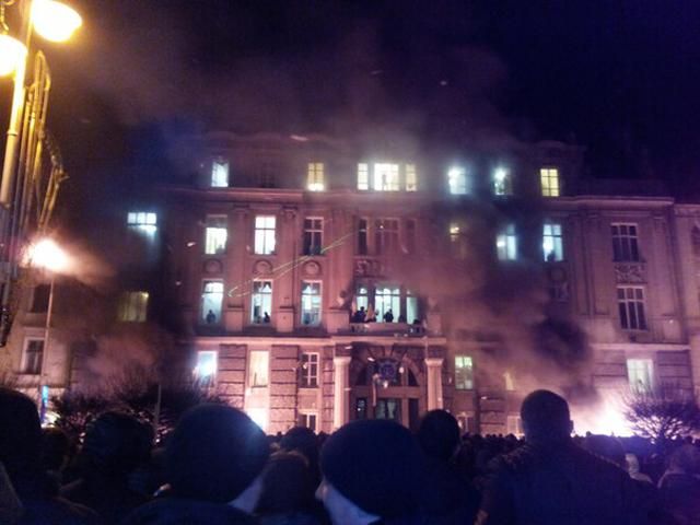 Во Львове активисты захватили здание областной прокуратуры (Фото)