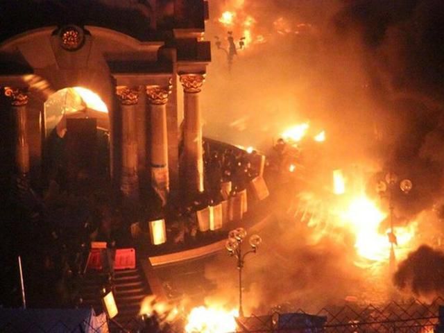 Силовики наступають з вул. Інститутської Силовики наступають з вул. Інститутської