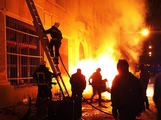 Во Львове захватили СБУ, в МВД – погром (Фото) Во Львове захватили СБУ, в МВД – погром (Фото)