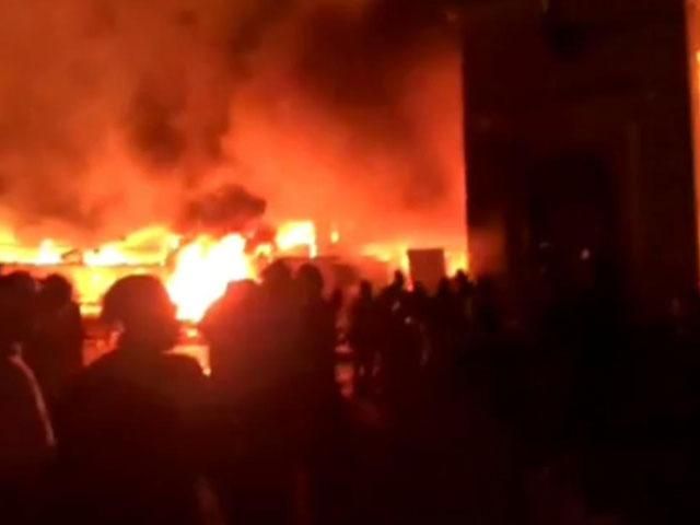 Возле Майдана от гранат загорелась консерватория Возле Майдана от гранат загорелась консерватория