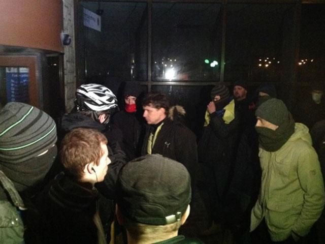 Во Львове захватили Налоговую, охрана без сопротивления отдала ключи Во Львове захватили Налоговую, охрана без сопротивления отдала ключи