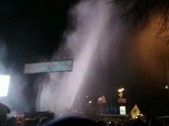 Водомети від’їхали від Майдану Водомети від’їхали від Майдану