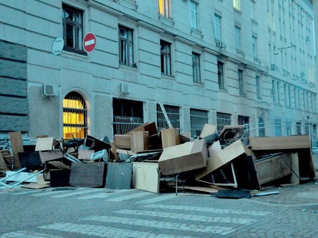 Ранок у Львові:Нові барикади, розтрощене МВС (Фото) - 19 лютого 2014 - Телеканал новин 24