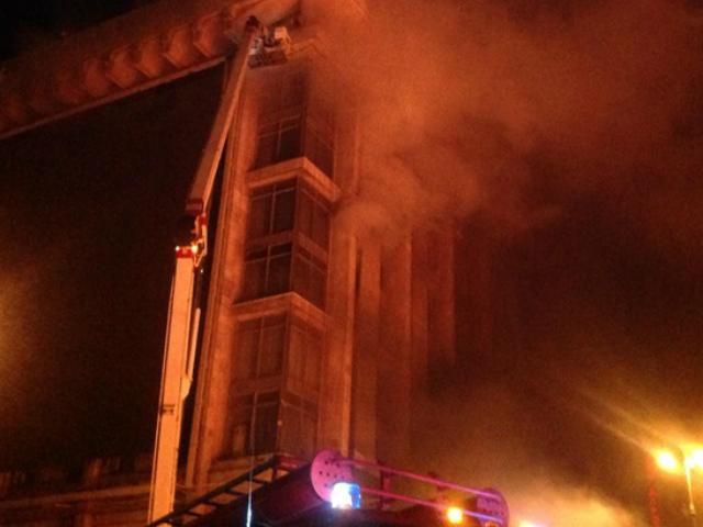 МВД обвиняет "Правый сектор" в поджоге Дома профсоюзов МВД обвиняет "Правый сектор" в поджоге Дома профсоюзов