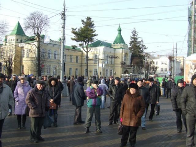 5 тысяч винничан перекрыли центр города (Видео) 5 тысяч винничан перекрыли центр города (Видео)