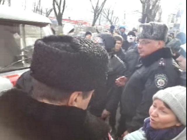Харьковский Евромайдан блокирует выезд местных курсантов ВВ