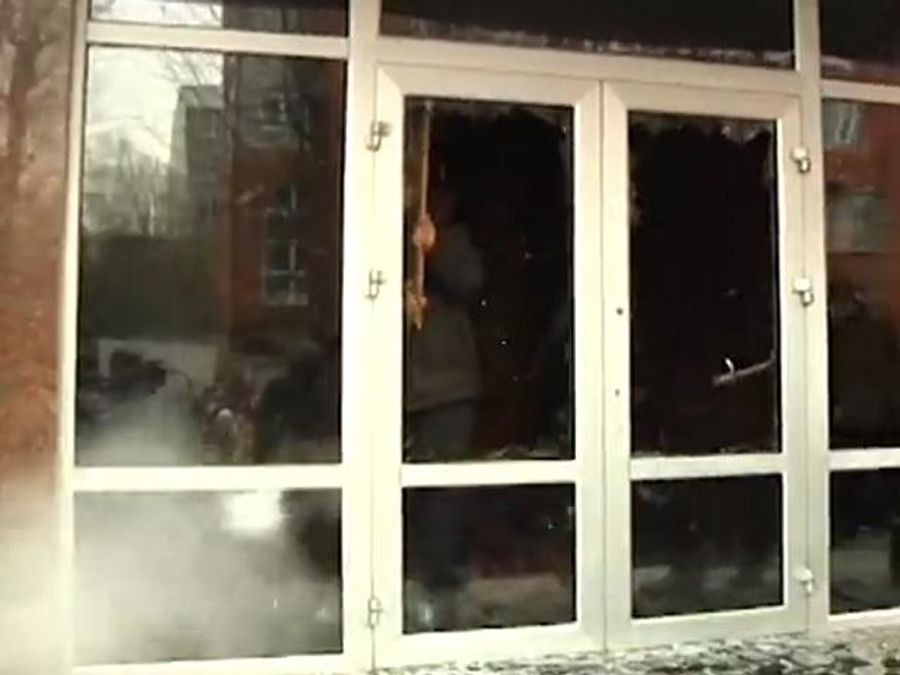 Появилось видео обстрела людей возле Хмельницкого СБУ Появилось видео обстрела людей возле Хмельницкого СБУ