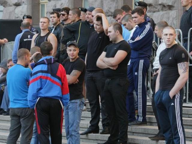 До Львова звезли "тітушок", які вже мають плани До Львова звезли "тітушок", які вже мають плани