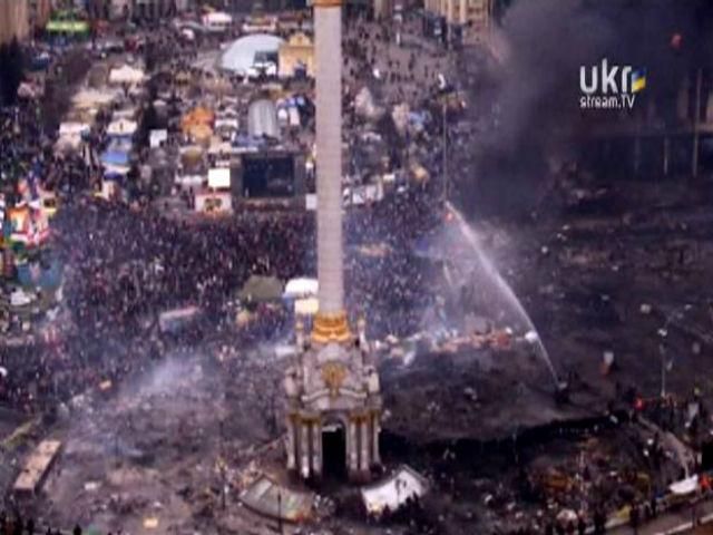 На Майдане обостряется противостояние между активистами и силовиками