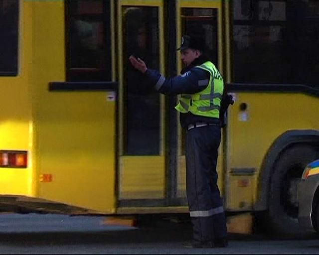 Майдан в облозі. Дороги перекриті співробітниками ДАІ Майдан в облозі. Дороги перекриті співробітниками ДАІ