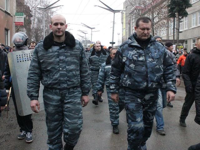 В Тернополе "Беркут" перешел на сторону народа (Фото. Видео)