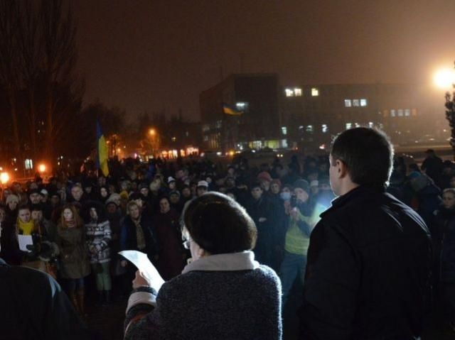 У Миколаєві Євромайдан повернувся на своє звичне місце, захоплене на годину "тітушками" 