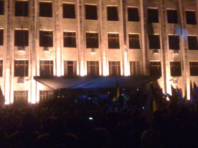 Активисты взяли штурмом Житомирскую ОГА