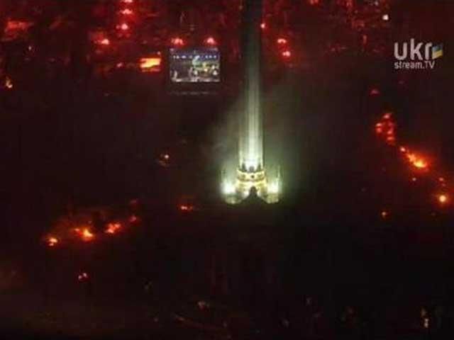 Попри оголошене перемир’я, силовики кидають в активістів світлошумові гранати, — Євромайдан Попри оголошене перемир’я, силовики кидають в активістів світлошумові гранати, — Євромайдан